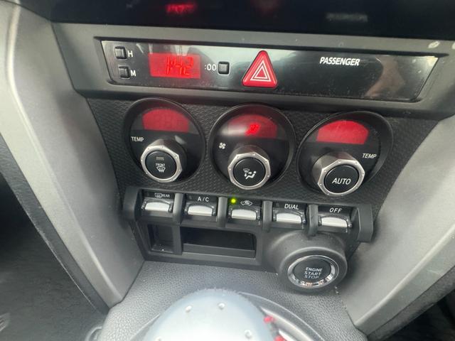 ８６ ＧＴ　キーフリ　電動格納ミラー　スマートキ－　ＥＴＣ車載器　ＶＳＡ　オートエアコン　助手席エアバッグ　パワーウィンドウ　アルミ　運転席エアバッグ　ＡＢＳ　パワーステアリング　ナビ　ＴＶ（7枚目）