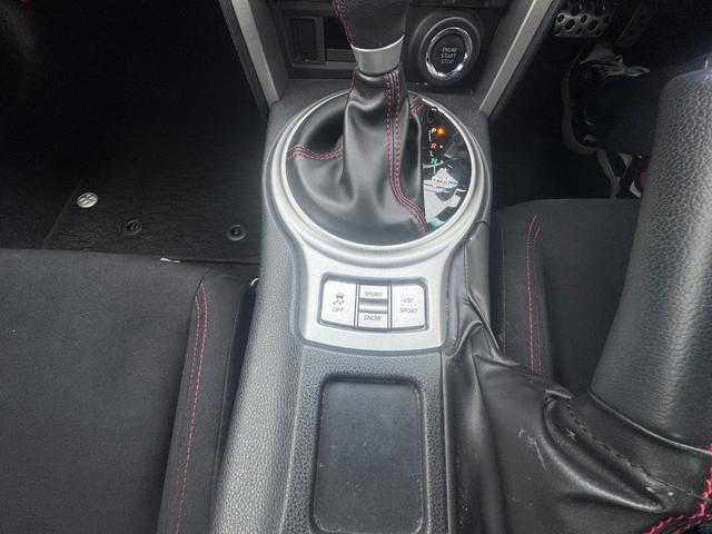 ８６ ＧＴ　キーフリ　電動格納ミラー　スマートキ－　ＥＴＣ車載器　ＶＳＡ　オートエアコン　助手席エアバッグ　パワーウィンドウ　アルミ　運転席エアバッグ　ＡＢＳ　パワーステアリング　ナビ　ＴＶ（8枚目）
