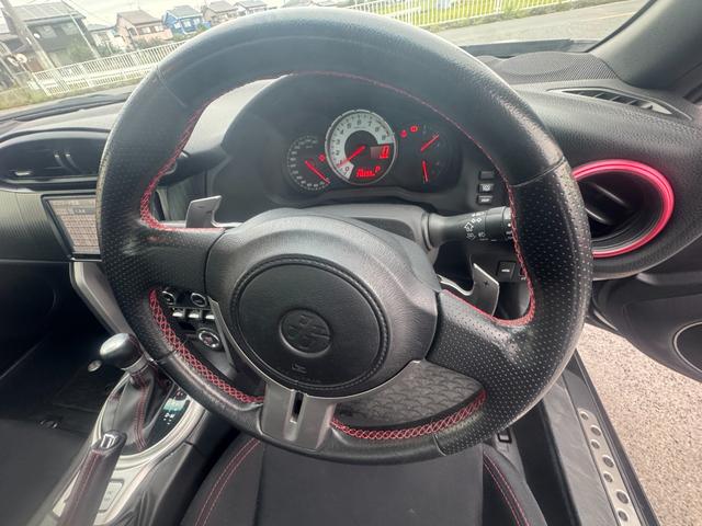 ８６ ＧＴ　キーフリ　電動格納ミラー　スマートキ－　ＥＴＣ車載器　ＶＳＡ　オートエアコン　助手席エアバッグ　パワーウィンドウ　アルミ　運転席エアバッグ　ＡＢＳ　パワーステアリング　ナビ　ＴＶ（9枚目）