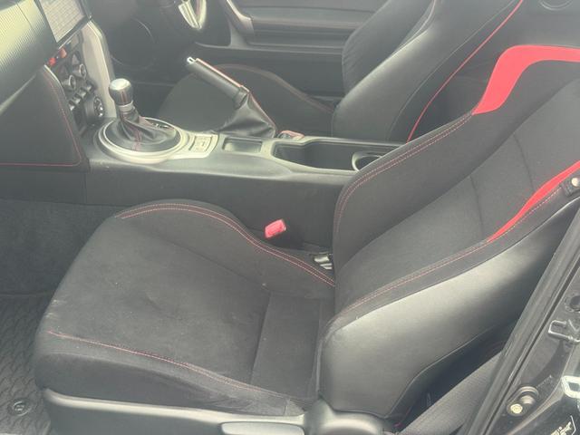 ８６ ＧＴ　キーフリ　電動格納ミラー　スマートキ－　ＥＴＣ車載器　ＶＳＡ　オートエアコン　助手席エアバッグ　パワーウィンドウ　アルミ　運転席エアバッグ　ＡＢＳ　パワーステアリング　ナビ　ＴＶ（11枚目）