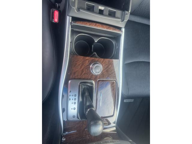 フーガ 250GT Aパッケージ 電動格納ドアミラー Bカメラ ETC オートエアコン 運転席エアバッグ パワーステアリング ABS ナビTV 助手席エアバッグ パワーウィンドウ(29枚目)