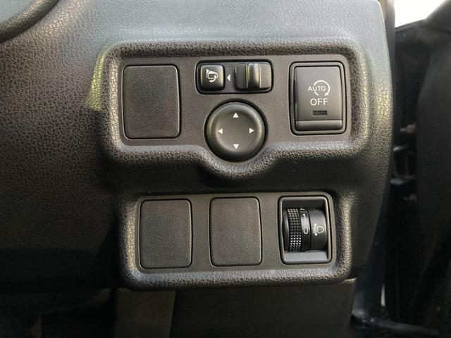 ノート Ｘ　スマトキー　キーレス　運転席助手席エアバッグ　エアコン　パワーウィンドウ　パワーステアリング　ＡＢＳ　運転席エアバック　電動電格ミラー（10枚目）