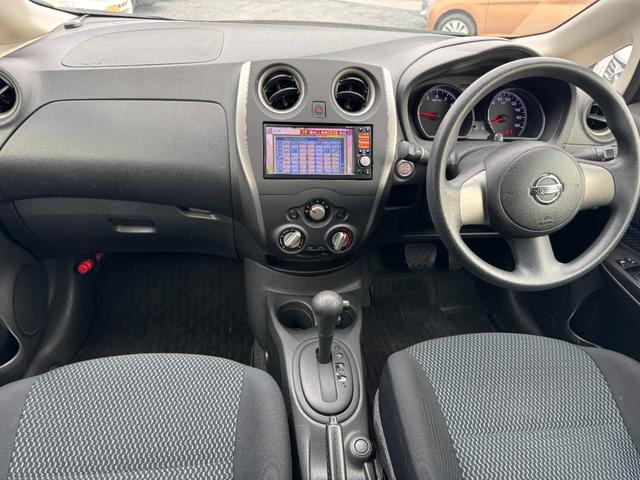 ノート Ｘ　ＥＴＣ搭載　スマトキー　キーレス　運転席助手席エアバッグ　ナビＴＶ　ワンセグ　バックカメラ　エアコン　パワーウィンドウ　パワーステアリング　ＡＢＳ　運転席エアバック　電動電格ミラー（6枚目）