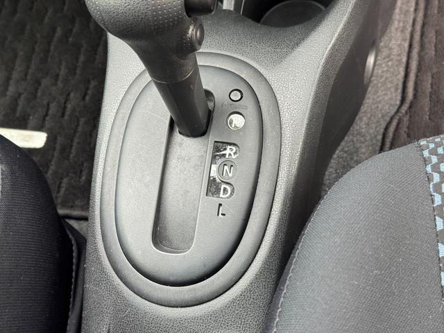 ノート Ｘ　ＥＴＣ搭載　スマトキー　キーレス　運転席助手席エアバッグ　ナビＴＶ　ワンセグ　バックカメラ　エアコン　パワーウィンドウ　パワーステアリング　ＡＢＳ　運転席エアバック　電動電格ミラー（10枚目）