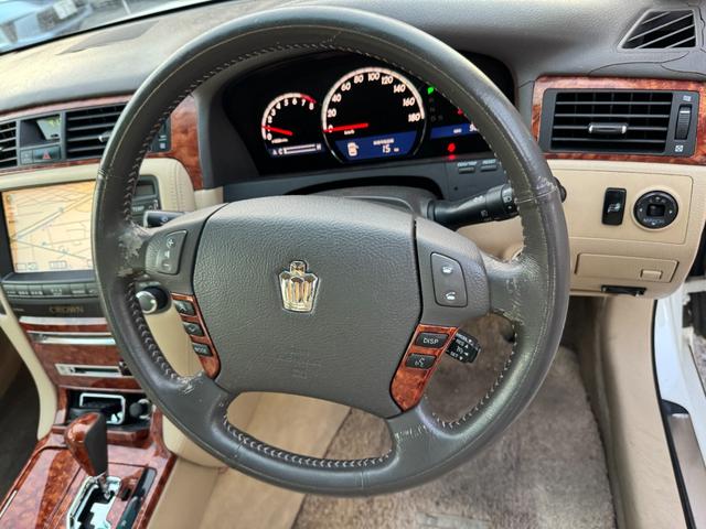 クラウン ロイヤルサルーン　インテリキー　オートエアコン　キーレスエントリー　クルコン　アルミホイール　ＡＢＳ　ＥＴＣ　エアバック　バックモニター　パワーステアリング　ＴＶ　助手席エアバッグ　電動ミラー　ＰＷ（10枚目）