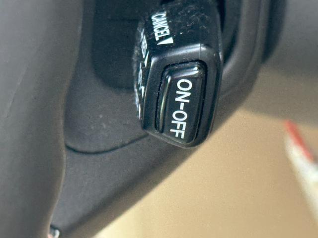 クラウン ロイヤルサルーン　インテリキー　オートエアコン　キーレスエントリー　クルコン　アルミホイール　ＡＢＳ　ＥＴＣ　エアバック　バックモニター　パワーステアリング　ＴＶ　助手席エアバッグ　電動ミラー　ＰＷ（11枚目）