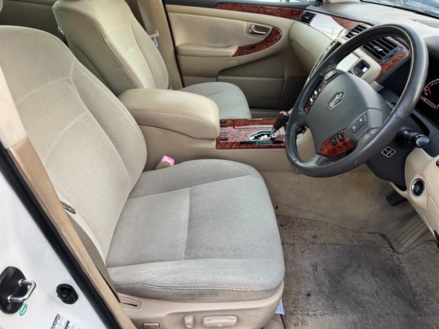 クラウン ロイヤルサルーン　インテリキー　オートエアコン　キーレスエントリー　クルコン　アルミホイール　ＡＢＳ　ＥＴＣ　エアバック　バックモニター　パワーステアリング　ＴＶ　助手席エアバッグ　電動ミラー　ＰＷ（14枚目）