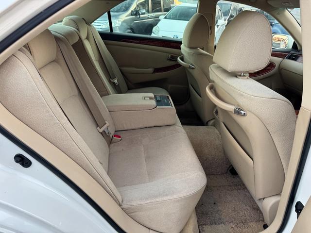 クラウン ロイヤルサルーン　インテリキー　オートエアコン　キーレスエントリー　クルコン　アルミホイール　ＡＢＳ　ＥＴＣ　エアバック　バックモニター　パワーステアリング　ＴＶ　助手席エアバッグ　電動ミラー　ＰＷ（15枚目）