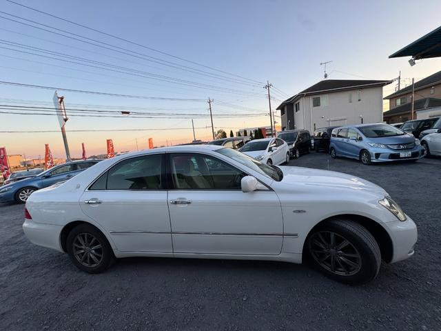 クラウン ロイヤルサルーン　インテリキー　オートエアコン　キーレスエントリー　クルコン　アルミホイール　ＡＢＳ　ＥＴＣ　エアバック　バックモニター　パワーステアリング　ＴＶ　助手席エアバッグ　電動ミラー　ＰＷ（18枚目）