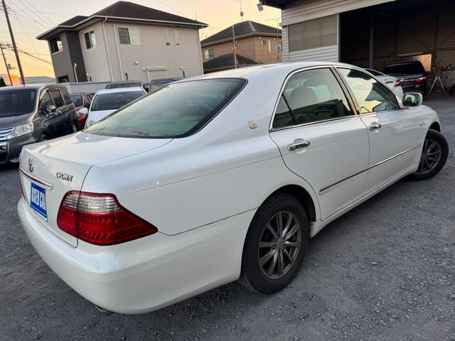 クラウン ロイヤルサルーン　インテリキー　オートエアコン　キーレスエントリー　クルコン　アルミホイール　ＡＢＳ　ＥＴＣ　エアバック　バックモニター　パワーステアリング　ＴＶ　助手席エアバッグ　電動ミラー　ＰＷ（19枚目）