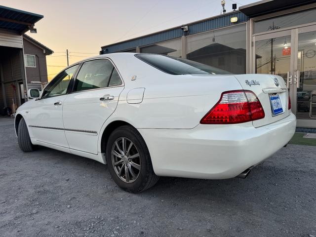 クラウン ロイヤルサルーン　インテリキー　オートエアコン　キーレスエントリー　クルコン　アルミホイール　ＡＢＳ　ＥＴＣ　エアバック　バックモニター　パワーステアリング　ＴＶ　助手席エアバッグ　電動ミラー　ＰＷ（20枚目）