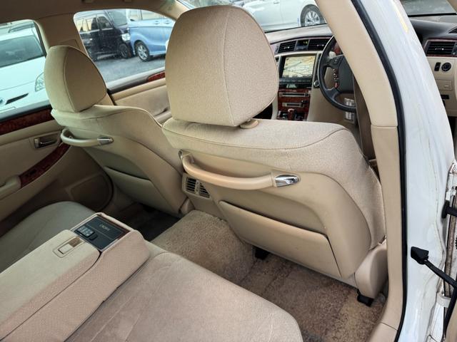 クラウン ロイヤルサルーン　インテリキー　オートエアコン　キーレスエントリー　クルコン　アルミホイール　ＡＢＳ　ＥＴＣ　エアバック　バックモニター　パワーステアリング　ＴＶ　助手席エアバッグ　電動ミラー　ＰＷ（25枚目）