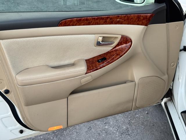 クラウン ロイヤルサルーン　インテリキー　オートエアコン　キーレスエントリー　クルコン　アルミホイール　ＡＢＳ　ＥＴＣ　エアバック　バックモニター　パワーステアリング　ＴＶ　助手席エアバッグ　電動ミラー　ＰＷ（28枚目）