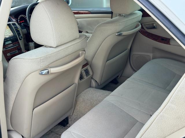 クラウン ロイヤルサルーン　インテリキー　オートエアコン　キーレスエントリー　クルコン　アルミホイール　ＡＢＳ　ＥＴＣ　エアバック　バックモニター　パワーステアリング　ＴＶ　助手席エアバッグ　電動ミラー　ＰＷ（31枚目）