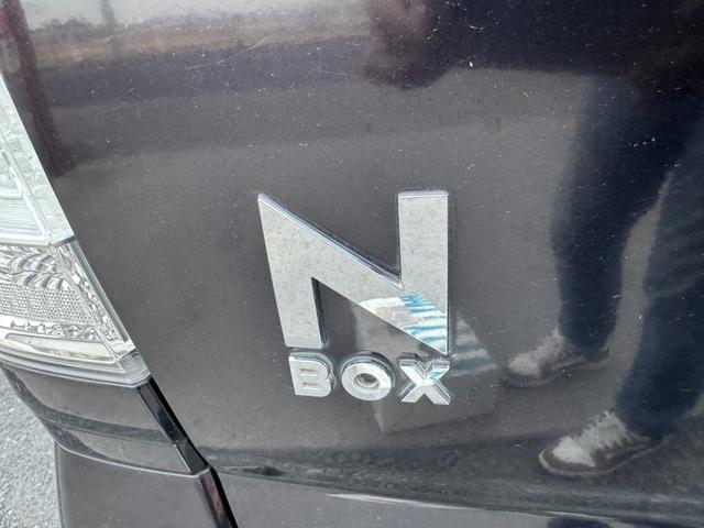 Ｎ－ＢＯＸカスタム Ｇ・Ｌパッケージ　電動格納ミラ－　スマキ－　フロントベンチシート　パワーウィンドウ　片側電動両側スライドドア　オートエアコン　パワステ　キーレスエントリー　両席エアバック　ＡＢＳ　運転席エアバック　アルミホイールタイヤ（38枚目）
