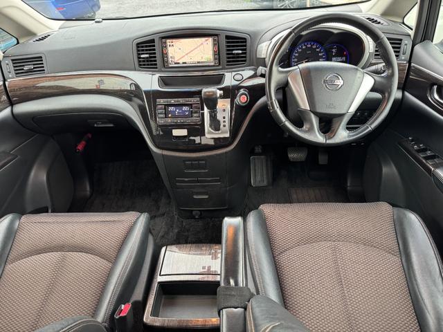 エルグランド 250ハイウェイスター ブルートゥースオーディオ リアカメラ DVD再生機能 PS キーフリー 三列シート TVナビ ETC付 オートミラー パワーウインドウ 運転席エアバッグ ABS 助手席エアバッグ(6枚目)