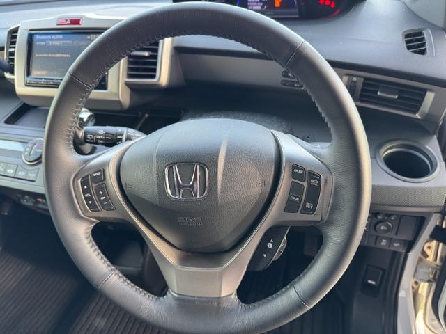 フリードスパイクハイブリッド ハイブリッド　プレミアムエディション　ＵＳＢ　両側自動ドア　Ｂカメラ　スマ－トキ－　ＥＴＣ車載器　ワンオーナー車　オートエアコン　ＤＶＤ再生　クルーズコントロール　電動格納ミラー　ＶＳＡ　Ｗエアバック　ナビＴＶ（12枚目）