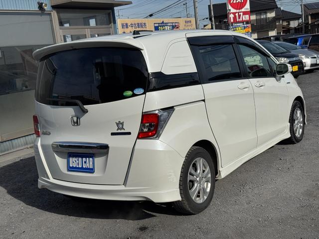 フリードスパイクハイブリッド ハイブリッド　プレミアムエディション　ＵＳＢ　両側自動ドア　Ｂカメラ　スマ－トキ－　ＥＴＣ車載器　ワンオーナー車　オートエアコン　ＤＶＤ再生　クルーズコントロール　電動格納ミラー　ＶＳＡ　Ｗエアバック　ナビＴＶ（24枚目）