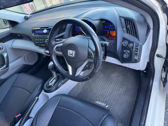 ＣＲ－Ｚ α　電格ミラー　アルミホイール　オートエアコン　助手席エアバッグ　ＥＴＣ　運転席エアバッグ　パワステ　ＡＢＳ　純正キセノンヘッドライト　車高調　デジタルインナーミラー　フロント席革調シートカバー（6枚目）