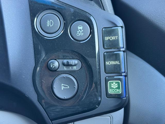ＣＲ－Ｚ α　電格ミラー　アルミホイール　オートエアコン　助手席エアバッグ　ＥＴＣ　運転席エアバッグ　パワステ　ＡＢＳ　純正キセノンヘッドライト　車高調　デジタルインナーミラー　フロント席革調シートカバー（10枚目）