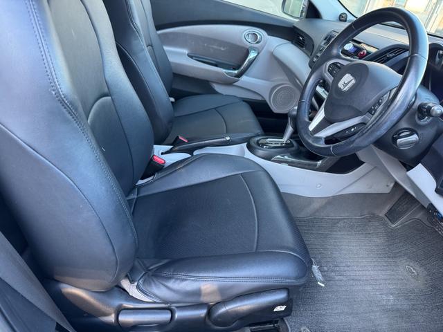 ＣＲ－Ｚ α　電格ミラー　アルミホイール　オートエアコン　助手席エアバッグ　ＥＴＣ　運転席エアバッグ　パワステ　ＡＢＳ　純正キセノンヘッドライト　車高調　デジタルインナーミラー　フロント席革調シートカバー（13枚目）