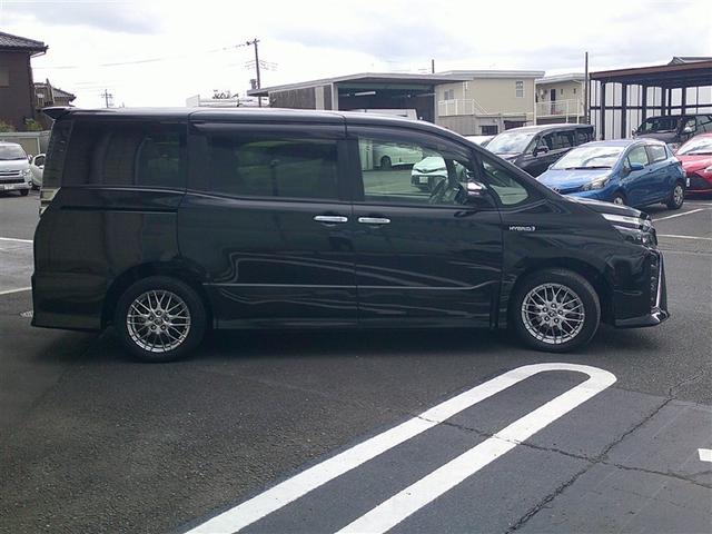 ヴォクシー ハイブリッドＺＳ　煌ＩＩ　フルセグ　メモリーナビ　後席モニター　バックカメラ　ＥＴＣ　乗車定員７人　３列シート　ワンオーナー　記録簿（27枚目）
