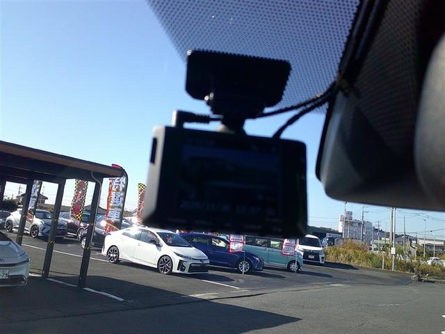 ヴォクシー ハイブリッドＺＳ　煌ＩＩＩ　フルセグ　メモリーナビ　後席モニター　バックカメラ　衝突被害軽減システム　ＥＴＣ　ドラレコ　乗車定員７人　３列シート　ワンオーナー　記録簿（12枚目）