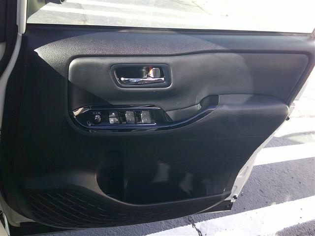 ヴォクシー ハイブリッドＺＳ　煌ＩＩＩ　フルセグ　メモリーナビ　後席モニター　バックカメラ　衝突被害軽減システム　ＥＴＣ　ドラレコ　乗車定員７人　３列シート　ワンオーナー　記録簿（20枚目）