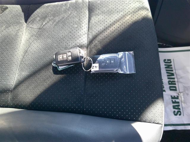 ヴォクシー ハイブリッドＺＳ　煌ＩＩＩ　フルセグ　メモリーナビ　後席モニター　バックカメラ　衝突被害軽減システム　ＥＴＣ　ドラレコ　乗車定員７人　３列シート　ワンオーナー　記録簿（21枚目）