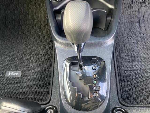 ヴィッツ ジュエラ　フルセグ　メモリーナビ　バックカメラ　衝突被害軽減システム　ＥＴＣ　ＬＥＤヘッドランプ　記録簿　アイドリングストップ（18枚目）