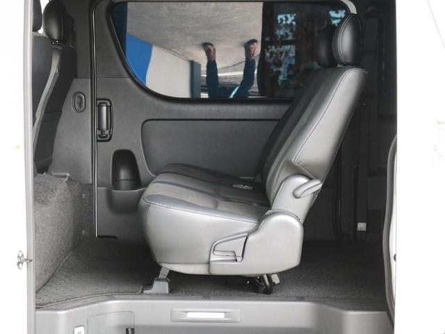 ハイエースバン 　○モデリスタフルエアロ○オリジナル１７インチアルミホイール○グッドイヤーナスカータイヤ○ローダウン１．５インチ○オリジナルＬＥＤテール○ガッツミラーボディ同色○７インチワイドナビ○ＥＴＣ○ＥＴＣＥＴＣ（12枚目）