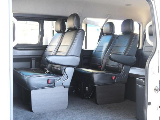 ハイエースワゴン ●オリジナルシートカバー●オリジナルスマートベッド●オリジナルフットパネル●グッドイヤーナスカータイヤ●オリジナルLEDテール●オリジナルオーバーフェンダー●オリジナルフロントスポイラー●17インチA(10枚目)