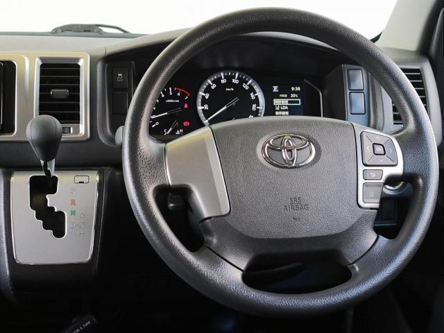 ハイエースワゴン ＧＬ　○フロントスポイラー○オーバーフェンダー○シートカバー○ＬＥＤテール○ＬＥＤハイマウントストップランプ○フットパネル○７インチナビ○ＥＴＣ○トーヨーホワイトレタータイヤ○ローダウン１インチ●オリジナル（3枚目）