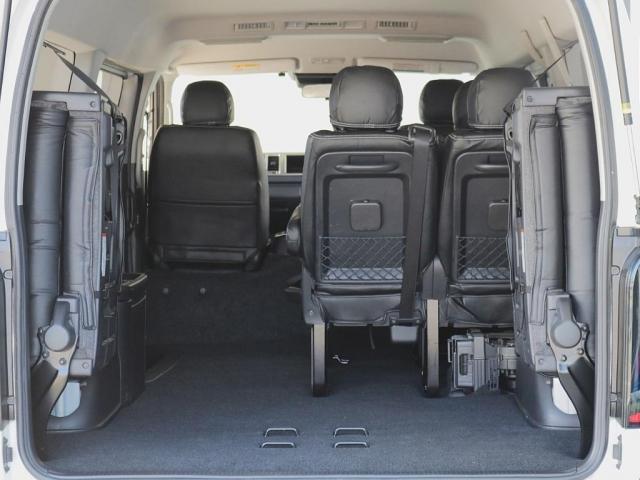 ハイエースワゴン ＧＬ　○フロントスポイラー○オーバーフェンダー○シートカバー○ＬＥＤテール○ＬＥＤハイマウントストップランプ○フットパネル○７インチナビ○ＥＴＣ○トーヨーホワイトレタータイヤ○ローダウン１インチ●オリジナル（13枚目）