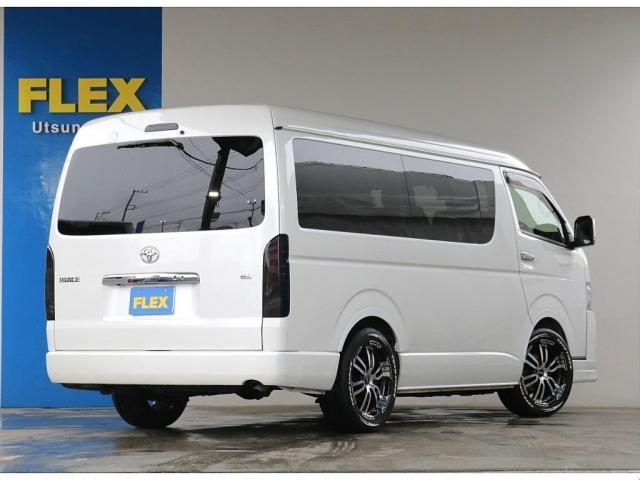ハイエースワゴン ＧＬ　○フロントスポイラー○オーバーフェンダー○シートカバー○ＬＥＤテール○ＬＥＤハイマウントストップランプ○フットパネル○７インチナビ○ＥＴＣ○トーヨーホワイトレタータイヤ○ローダウン１インチ●オリジナル（17枚目）