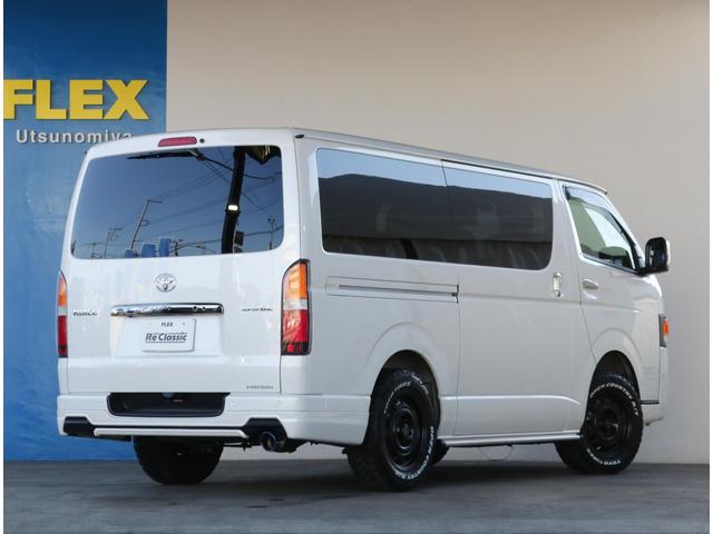 ハイエースバン スーパーＧＬ　ダークプライムＩＩ　○ＲＥクラシック丸目キット○ＴＲＤフルエアロ○リアスポイラー○シートカバー○オリジナル特注・アームレストセット○ベッドキット○ビッグＸ・ＥＴＣ・フリップダウンモニター・連動ドラレコ○ドアミラー自動格納（40枚目）