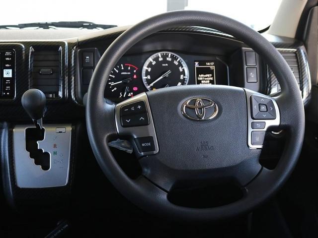 ハイエースバン ロングスーパーGL 〇フロントリップ〇TRDフルエアロ〇ヨコハマタイヤ〇ローダウン2インチ〇LEDテールランプ〇社外ベッドキット〇社外インテリアパネルセット〇アルパイン7インチナビ〇ビルトインETC○ガッツミラーボディ同(5枚目)