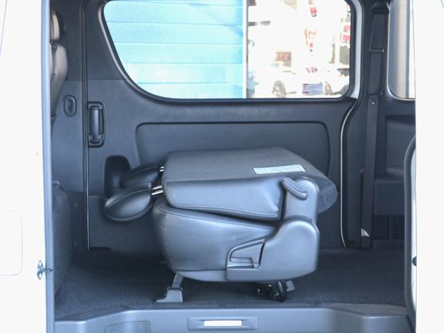 ハイエースバン ロングスーパーGL 〇フロントリップ〇TRDフルエアロ〇ヨコハマタイヤ〇ローダウン2インチ〇LEDテールランプ〇社外ベッドキット〇社外インテリアパネルセット〇アルパイン7インチナビ〇ビルトインETC○ガッツミラーボディ同(62枚目)