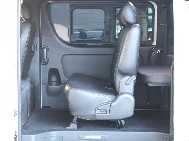 ハイエースバン スーパーＧＬ　ダークプライムＩＩ　○ローダウン２インチ○グッドイヤーナスカータイヤ○オリジナルフロントスポイラー○７インチワイドナビ○ＥＴＣ２．０○フィルム施工○エンジンルームフェリソニ施工○エンジンルームカバー○オリジナルベッドキッ（19枚目）