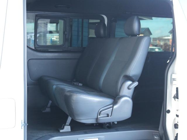 ハイエースバン スーパーＧＬ　ダークプライムＩＩ　新作フレックスオリジナルネオスフィーダホイール、ＣＦカーゴマット、装備済み！１００Ｖ電源、デジタルインナーミラー（鏡面調整可能）特別仕様車ダークプライムＩＩ内装！後部座席小窓付き！（68枚目）