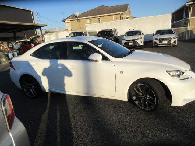 ＩＳ ＩＳ２００ｔ　Ｆスポーツ　ＥＴＣ　クリアランスソナー　オートクルーズコントロール　バックカメラ　ナビ　ＴＶ　アルミホイール　ＨＩＤ　ＡＴ　シートヒーター　スマートキー　アイドリングストップ　盗難防止システム　パワーシート　ＣＤ（12枚目）