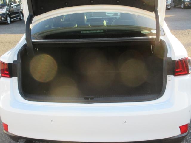 ＩＳ ＩＳ２００ｔ　Ｆスポーツ　ＥＴＣ　クリアランスソナー　オートクルーズコントロール　バックカメラ　ナビ　ＴＶ　アルミホイール　ＨＩＤ　ＡＴ　シートヒーター　スマートキー　アイドリングストップ　盗難防止システム　パワーシート　ＣＤ（21枚目）