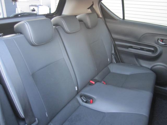 アクア Ｇブラックソフトレザーセレクション　純正ナビ　Ｂカメラ　スマートキー２個　Ａエアコン　Ｐスタート　アイドリングストップ　ソフトレザーシート　ドラレコ前後　ＢＴ接続　革巻きステアリング　純正ＡＷ　ＥＴＣ　禁煙車（5枚目）