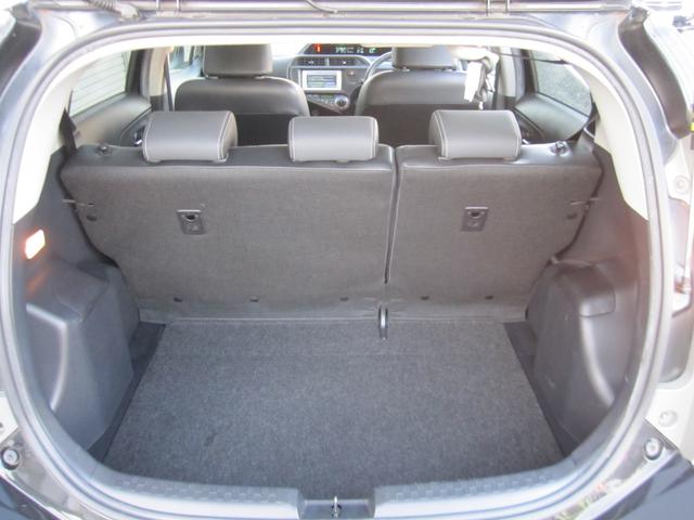 アクア Ｇブラックソフトレザーセレクション　純正ナビ　Ｂカメラ　スマートキー２個　Ａエアコン　Ｐスタート　アイドリングストップ　ソフトレザーシート　ドラレコ前後　ＢＴ接続　革巻きステアリング　純正ＡＷ　ＥＴＣ　禁煙車（6枚目）