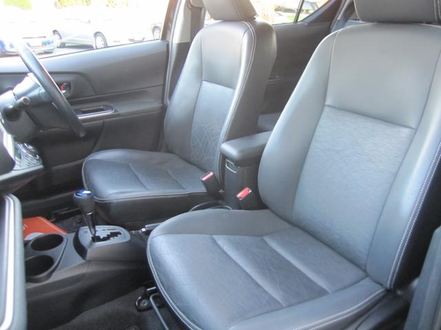 アクア Ｇブラックソフトレザーセレクション　純正ナビ　Ｂカメラ　スマートキー２個　Ａエアコン　Ｐスタート　アイドリングストップ　ソフトレザーシート　ドラレコ前後　ＢＴ接続　革巻きステアリング　純正ＡＷ　ＥＴＣ　禁煙車（8枚目）