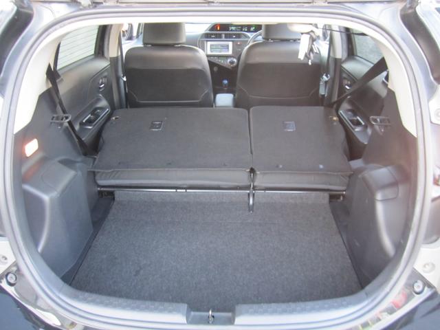 アクア Ｇブラックソフトレザーセレクション　純正ナビ　Ｂカメラ　スマートキー２個　Ａエアコン　Ｐスタート　アイドリングストップ　ソフトレザーシート　ドラレコ前後　ＢＴ接続　革巻きステアリング　純正ＡＷ　ＥＴＣ　禁煙車（10枚目）