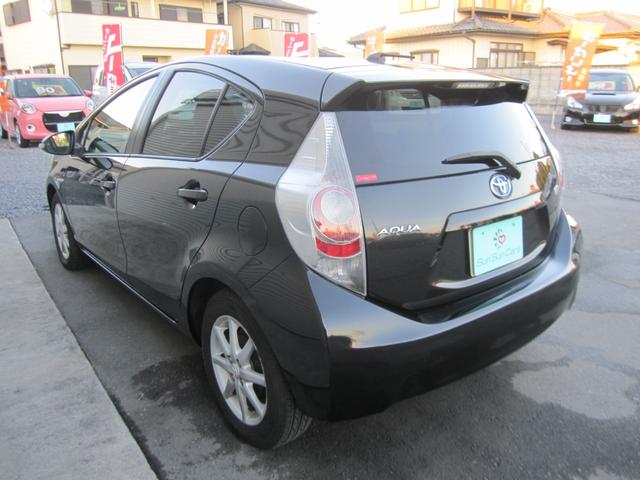 アクア Ｇブラックソフトレザーセレクション　純正ナビ　Ｂカメラ　スマートキー２個　Ａエアコン　Ｐスタート　アイドリングストップ　ソフトレザーシート　ドラレコ前後　ＢＴ接続　革巻きステアリング　純正ＡＷ　ＥＴＣ　禁煙車（16枚目）