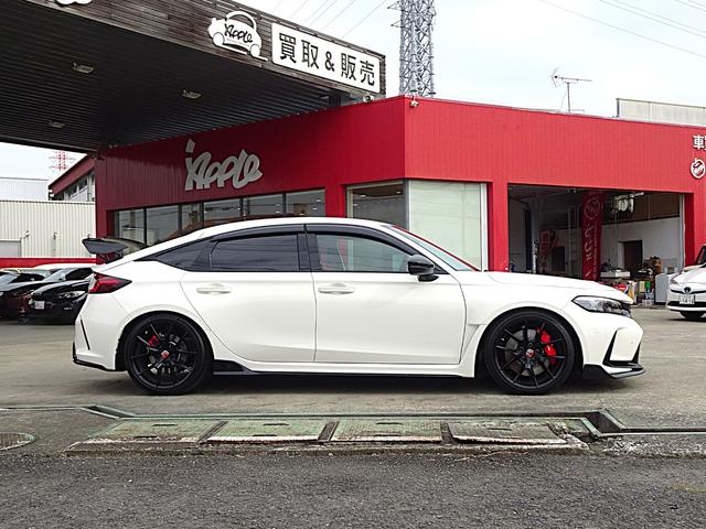 シビック タイプＲ　タイプＲ（４名）　ホンダセンシング　ドライブモードスイッチ　＋Ｒモードスイッチ　フルＬＥＤヘッドランプ　グロスブラックリアスポイラー　１９インチＡＷ　スマートキー　ホンダコネクトディスプレイ（4枚目）