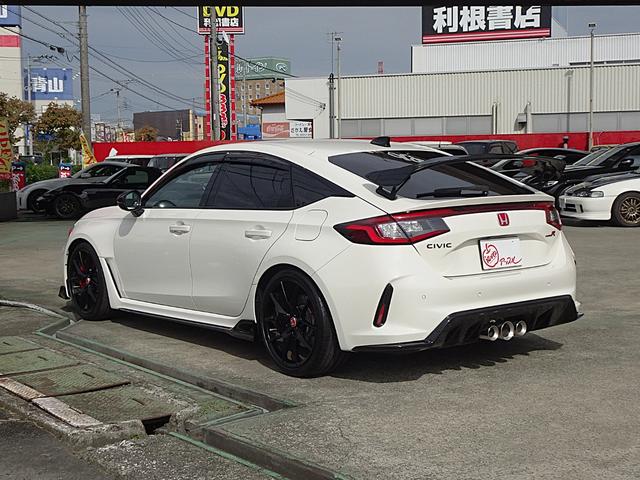 シビック タイプＲ　タイプＲ（４名）　ホンダセンシング　ドライブモードスイッチ　＋Ｒモードスイッチ　フルＬＥＤヘッドランプ　グロスブラックリアスポイラー　１９インチＡＷ　スマートキー　ホンダコネクトディスプレイ（9枚目）