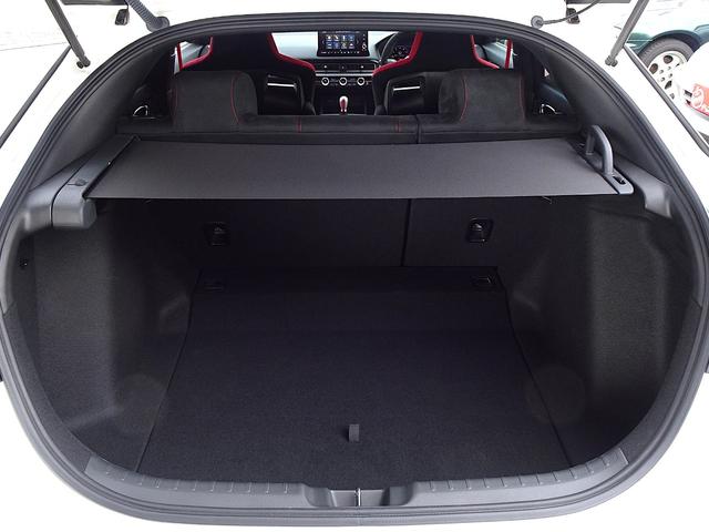 シビック タイプＲ　タイプＲ（４名）　ホンダセンシング　ドライブモードスイッチ　＋Ｒモードスイッチ　フルＬＥＤヘッドランプ　グロスブラックリアスポイラー　１９インチＡＷ　スマートキー　ホンダコネクトディスプレイ（31枚目）